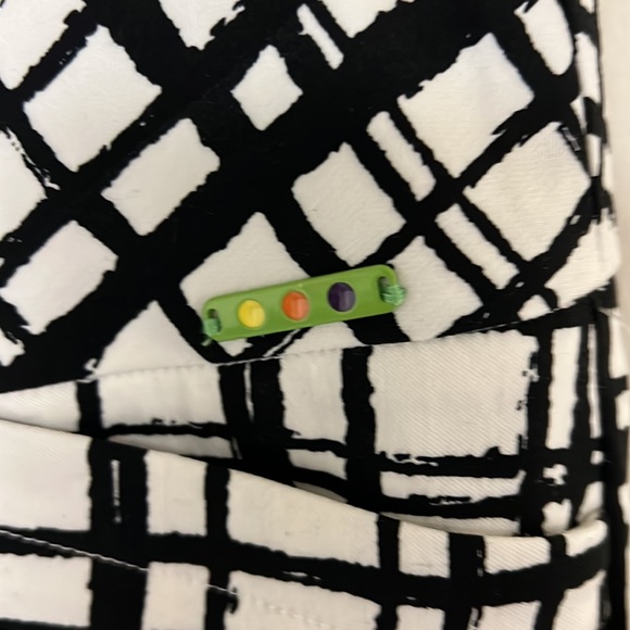 Women’s Brand: SWING Golf Shorts with Tummy Control - Picture 2 of 15